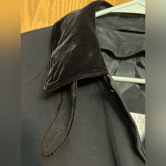 Long women’s overcoat with velvet collar and button details. Removal lining. - Picture 3 of 6